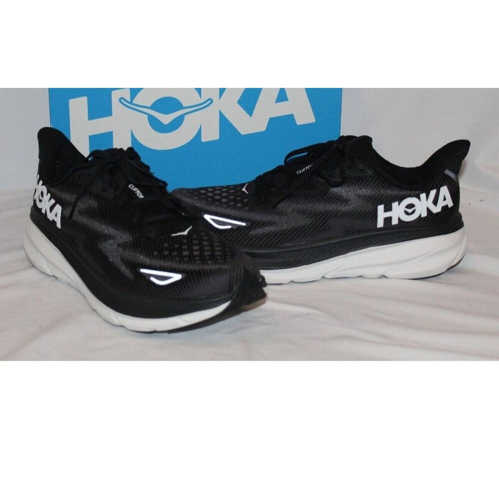 HOKA ONE ONE WOMEN'S CLIFTON 9 BWHT‎ BLACK WHITE RUNNING SNEAKERS NWOB 7.5 WIDE